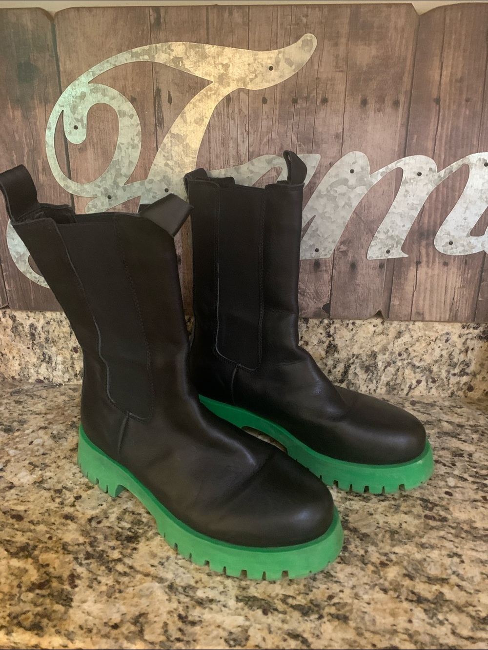 Steve Madden black leather lug boot with green rubber sole. Sz 8